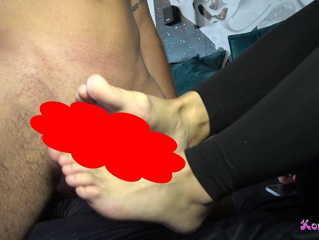 Fußjob! User spri**t mir mir auf die Füße